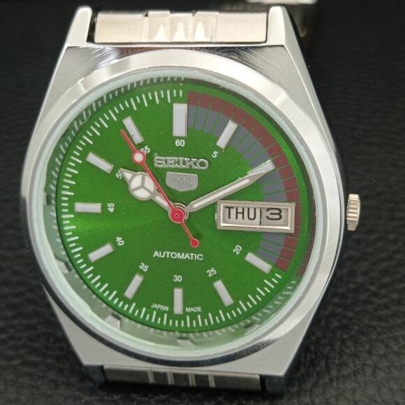 Vintage 1992 Seiko Automatic Mens Silver Watch W/daydate & Green accents - Picture 3 of 10
